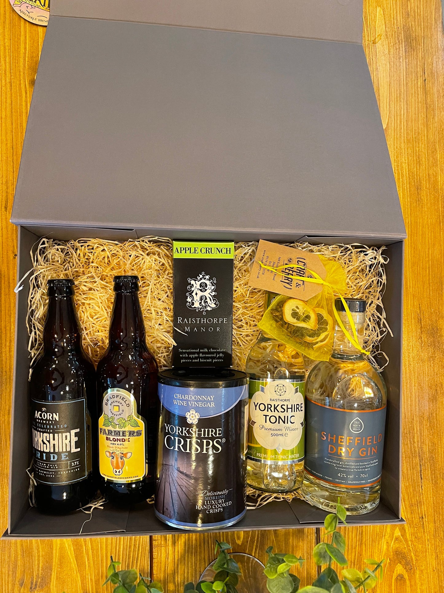 Large Gift Box / Hamper with packing